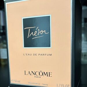 Lancome Tresor L'Eau de Parfum - Black and Cream